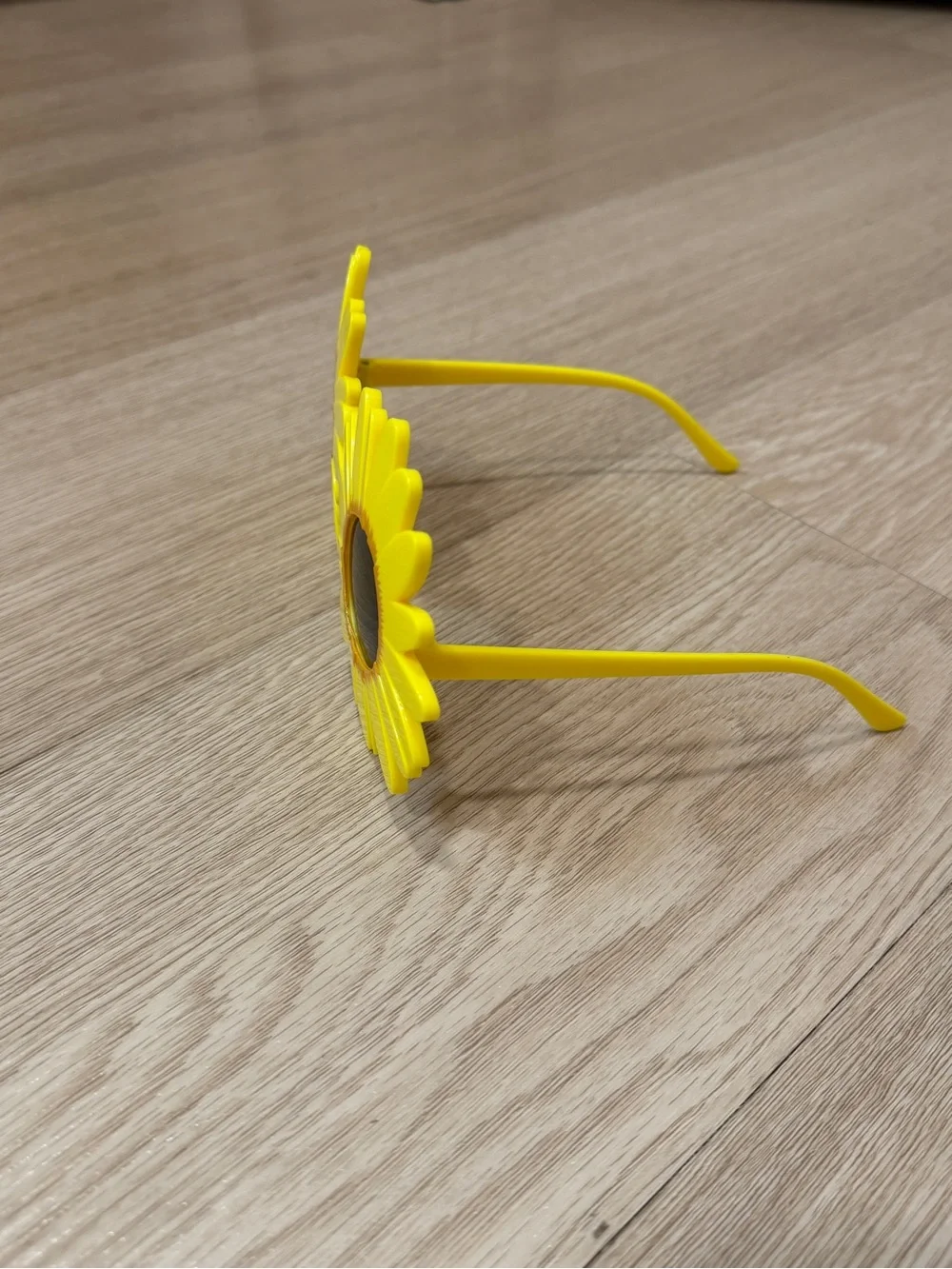 The Terrifier 2 Sunflower Sunglasses Halloween Costume Yellow Accessory i17